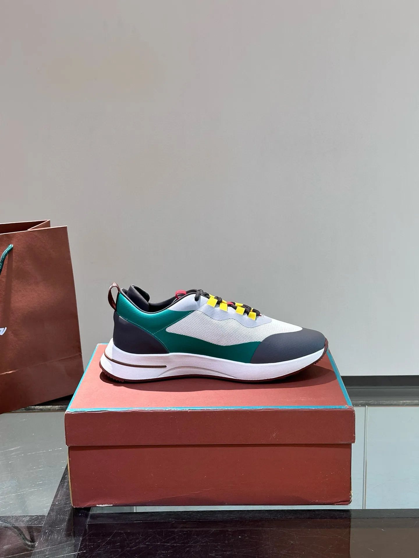 Factory price: 540💰Loro men's shoes💰iana niche Loro classic jogging shoes, men's lace-up casual shoes and sneakers, high-quality lightweight and comfortable fabrics, suitable for outdoor leisure, the color scheme is young and energetic, and it looks great with sportswear or casual suits! Size: 39-45 (46 customized)